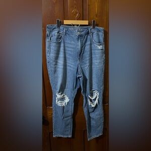 18 - American Eagle Mom Jeans